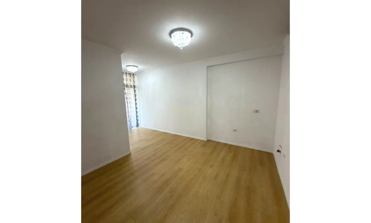 Shtepi ne shitje Apartament ne Tirane, 1+1, Mobilimi Pjeserisht e mobiluar, Pagesa 91,000  Euro.