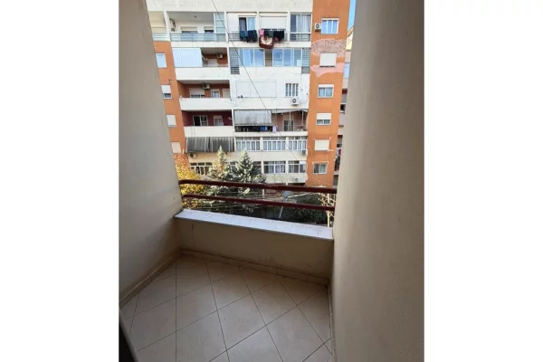 Shtepi ne shitje Apartament ne Tirane, 1+1, Mobilimi Pjeserisht e mobiluar, Pagesa 91,000  Euro.