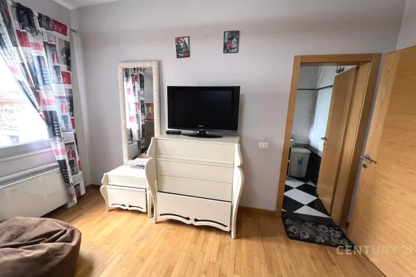 Shtepi me qera Apartament ne Tirane, 5+1, Mobilimi E mobiluar, Pagesa 1,000  Euro.