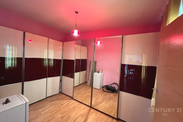 Shtepi me qera Apartament ne Tirane, 5+1, Mobilimi E mobiluar, Pagesa 1,000  Euro.