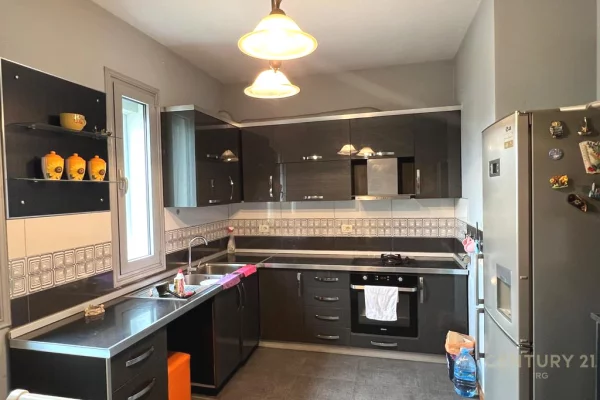 Shtepi me qera Apartament ne Tirane, 5+1, Mobilimi E mobiluar, Pagesa 1,000  Euro.