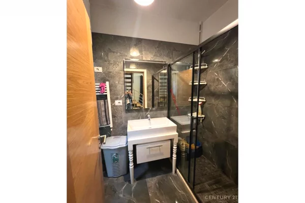 Shtepi me qera Apartament ne Tirane, 5+1, Mobilimi E mobiluar, Pagesa 1,000  Euro.