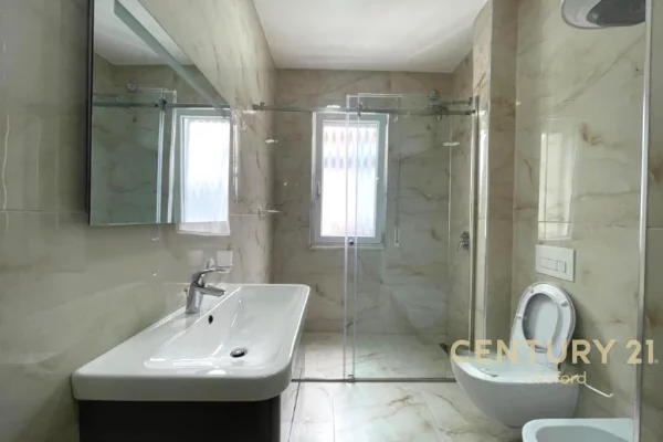 Shtepi me qera Apartament ne Tirane, 2+1, Mobilimi E mobiluar, Pagesa 1,000  Euro.