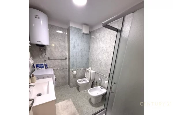 Shtepi me qera Apartament ne Tirane, 1+1, Mobilimi E mobiluar, Pagesa 880  Euro.