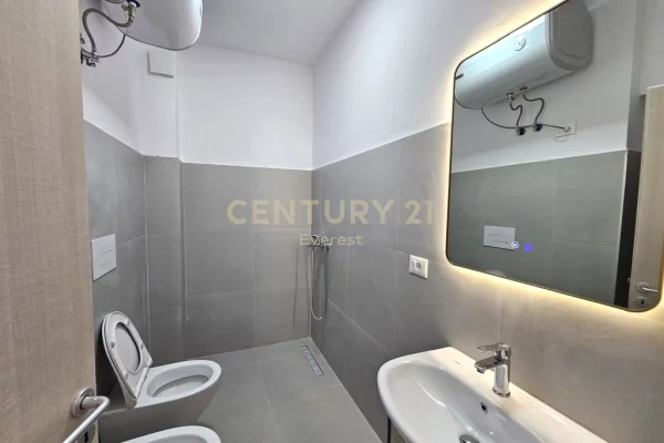 Shtepi ne shitje Apartament ne Tirane, 2+1, Mobilimi E mobiluar, Pagesa 250,000  Euro.