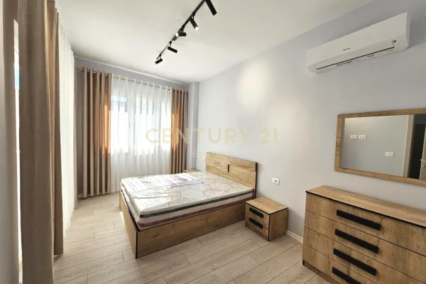 Shtepi ne shitje Apartament ne Tirane, 2+1, Mobilimi E mobiluar, Pagesa 250,000  Euro.