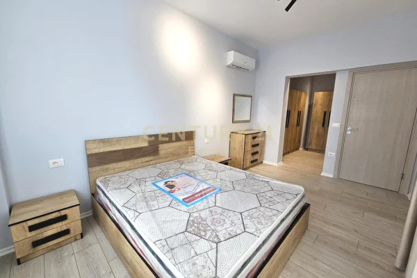 Shtepi ne shitje Apartament ne Tirane, 2+1, Mobilimi E mobiluar, Pagesa 250,000  Euro.