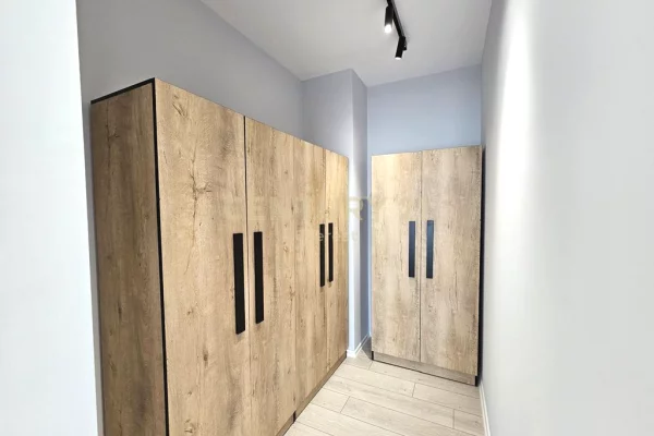 Shtepi ne shitje Apartament ne Tirane, 2+1, Mobilimi E mobiluar, Pagesa 250,000  Euro.