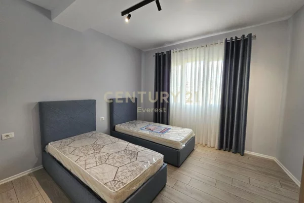 Shtepi ne shitje Apartament ne Tirane, 2+1, Mobilimi E mobiluar, Pagesa 250,000  Euro.