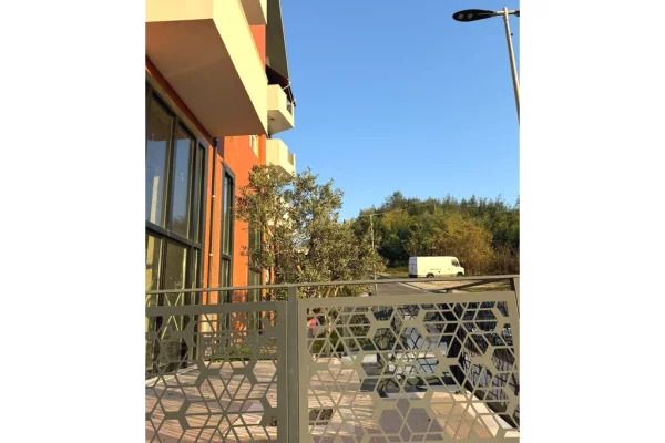 Shtepi ne shitje Apartament ne Tirane, 3+1, Mobilimi Bosh, pa mobiluar, Pagesa 193,000  Euro.