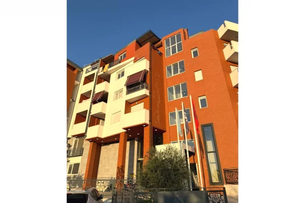 Shtepi ne shitje Apartament ne Tirane, 3+1, Mobilimi Bosh, pa mobiluar, Pagesa 193,000  Euro.