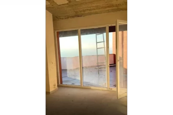 Shtepi ne shitje Apartament ne Tirane, 3+1, Mobilimi Bosh, pa mobiluar, Pagesa 193,000  Euro.