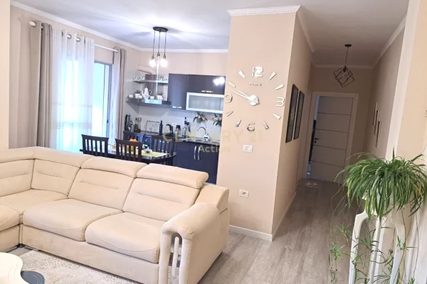 Shtepi ne shitje Apartament ne Tirane, 2+1, Mobilimi E mobiluar, Pagesa 125,000  Euro.