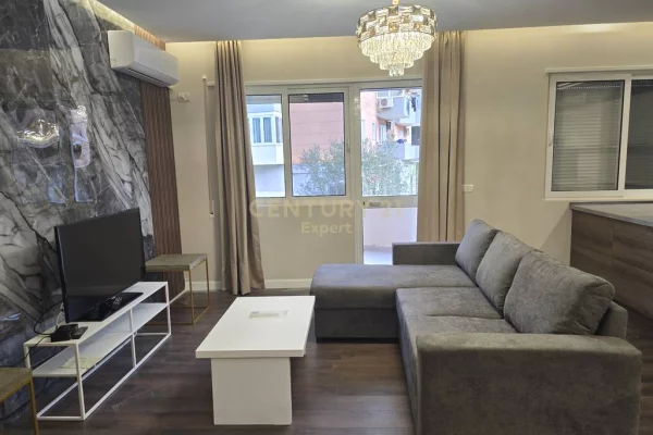 Shtepi me qera Apartament ne Tirane, 2+1, Mobilimi E mobiluar, Pagesa 550  Euro.