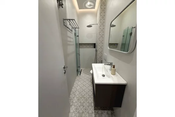 Shtepi ne shitje Apartament ne Tirane, 2+1, Mobilimi E mobiluar, Pagesa 190,000  Euro.