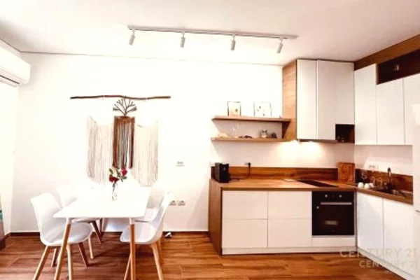 Shtepi ne shitje Apartament ne Durres, 1+1, Mobilimi E mobiluar, Pagesa 250,000  Euro.