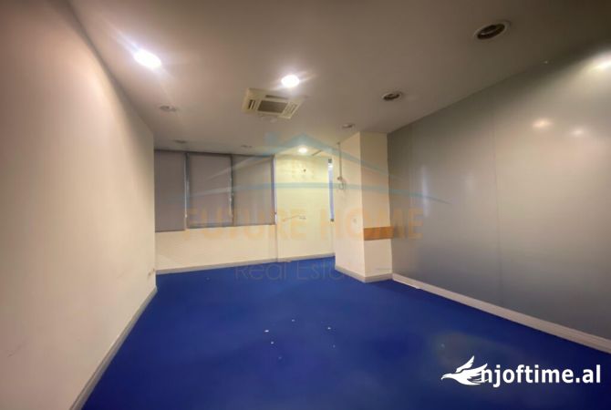 Ambiente Commerciale in Affitto 3+1 a Tirana - 2,000 Euro