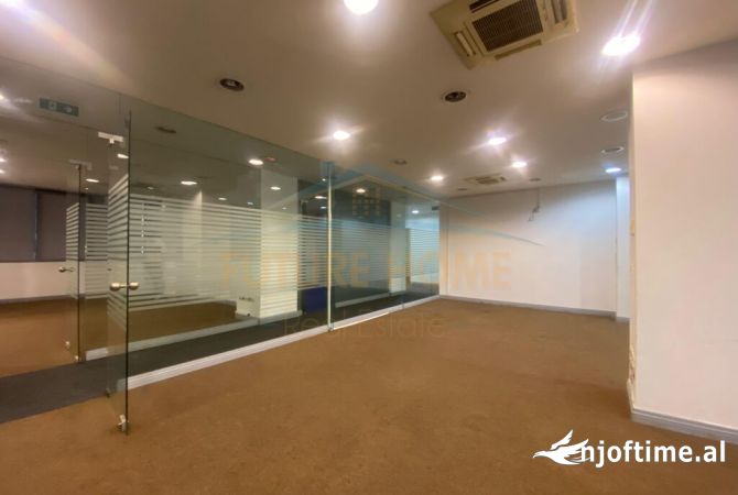 Ambiente Commerciale in Affitto 3+1 a Tirana - 2,000 Euro