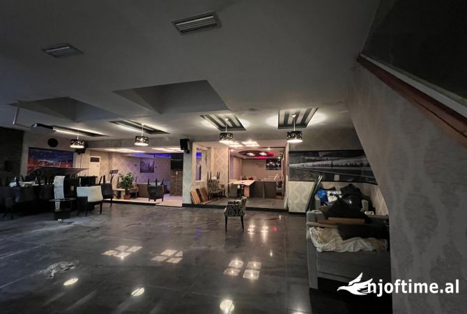 Ambiente Commerciale in Affitto 2+1 a Tirana - 950 Euro
