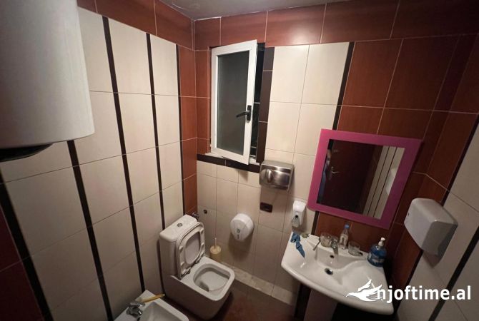 Ambiente Commerciale in Affitto 2+1 a Tirana - 950 Euro