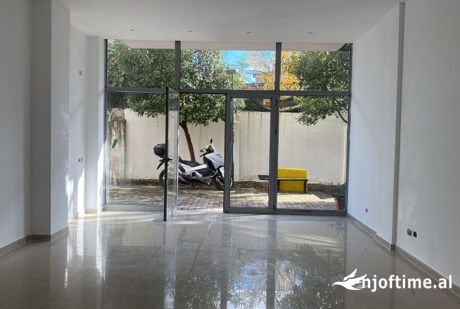 Ambiente Commerciale in Affitto 1+1 a Tirana - 300 Euro