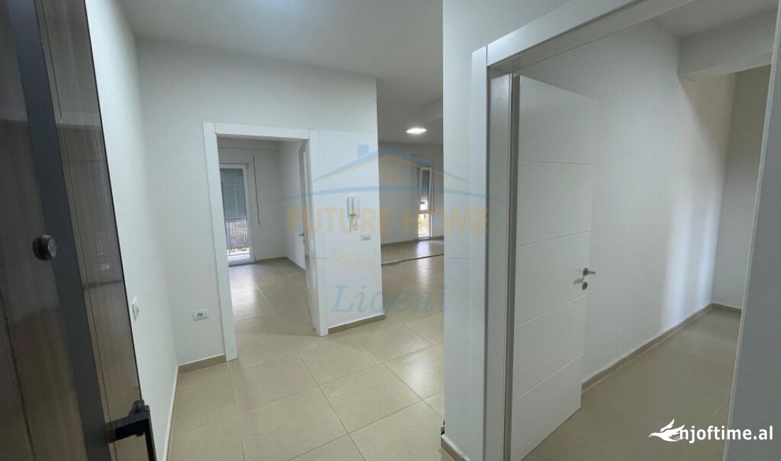 Ambient per zyra me qira ne Rrugen e Kosovareve, Tirane.