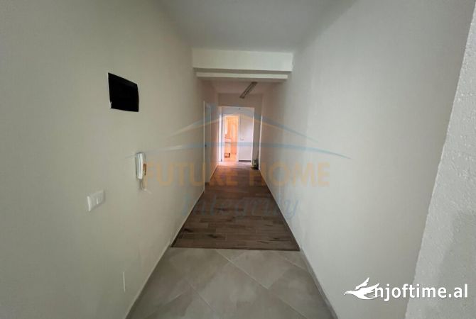 Ambiente Commerciale in Affitto 3+1 a Tirana - 700 Euro