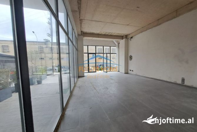 Ambiente Commerciale in Affitto 3+1 a Tirana - 550 Euro