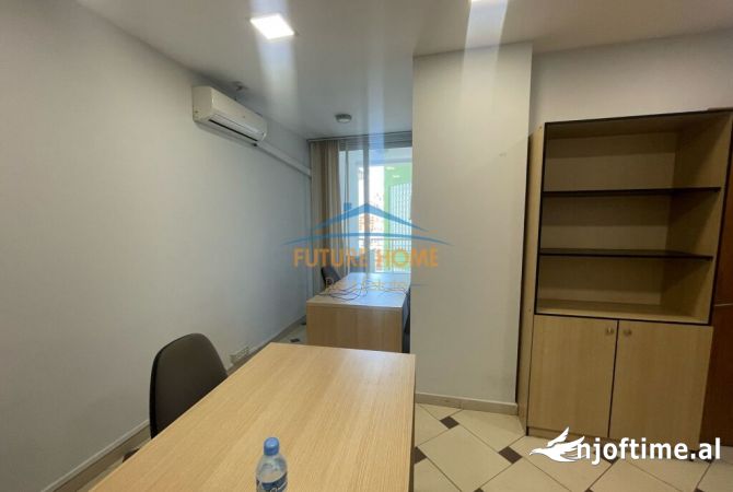 Qera, Ambient per zyre, Blloku, Tirane