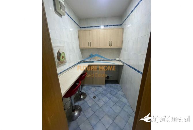 Qera, Ambient per zyre, Blloku, Tirane