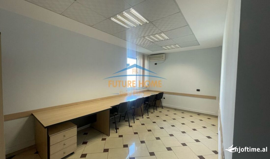 Qera, Ambient per zyre, Blloku, Tirane