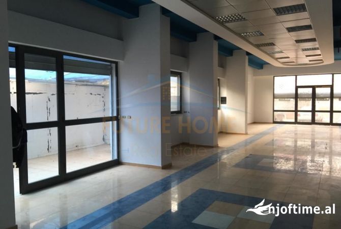 Ambiente Commerciale in Affitto 3+1 a Tirana - 500 Euro