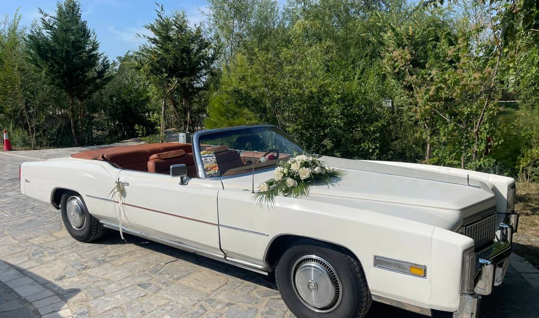 Makina antike me qera ditore duke nisur nga 500 euro dita