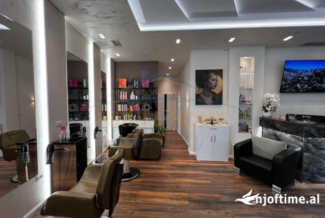 Ambiente Commerciale in Affitto 1+1 a Tirana - 2,500 Euro
