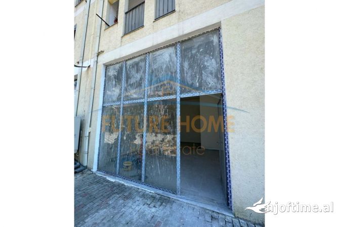 Ambiente Commerciale in Affitto 1+1 a Tirana - 400 Euro