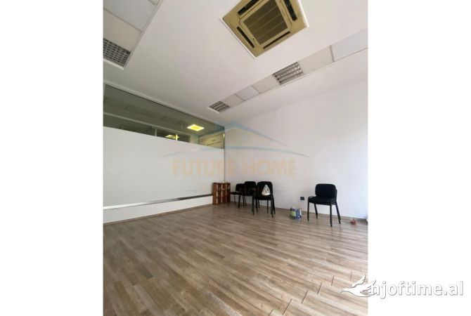 Ambiente Commerciale in Affitto 1+1 a Tirana - 500 Euro