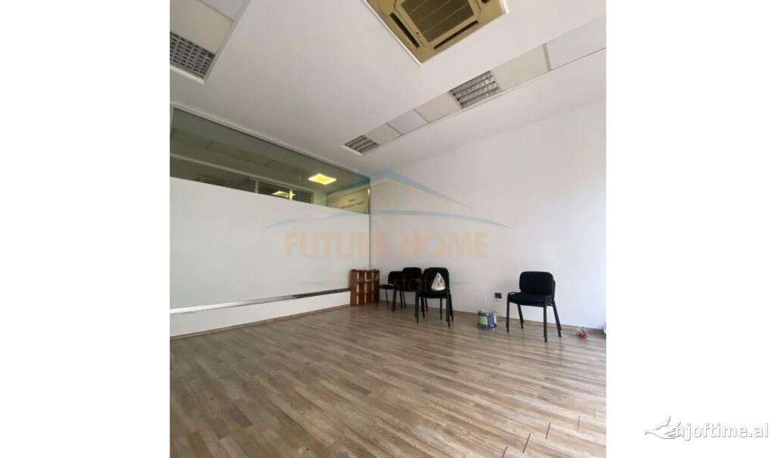 jepet per qera ambient biznesi zona stacioni trenit