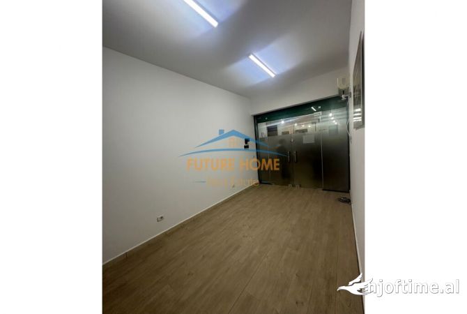 Ambiente Commerciale in Affitto 1+1 a Tirana - 350 Euro