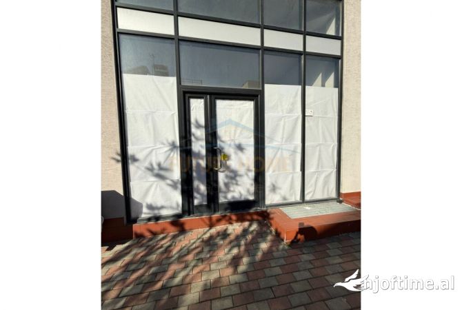 Ambiente Commerciale in Affitto 1+1 a Tirana - 450 Euro