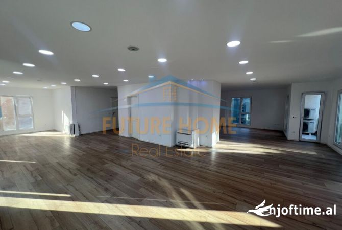 Ambiente Commerciale in Affitto 3+1 a Tirana - 2,300 Euro