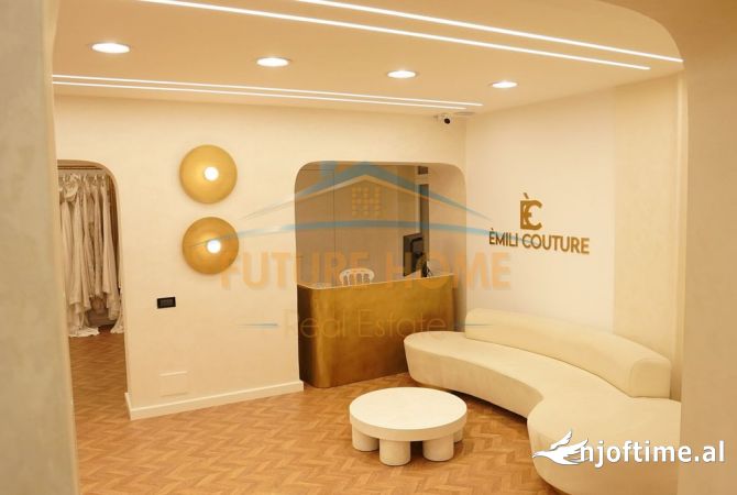 Ambiente Commerciale in Affitto 3+1 a Tirana - 1,800 Euro