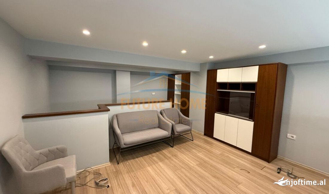 Shitet, Ambjent Biznesi, Komuna e Parisit, Tirane