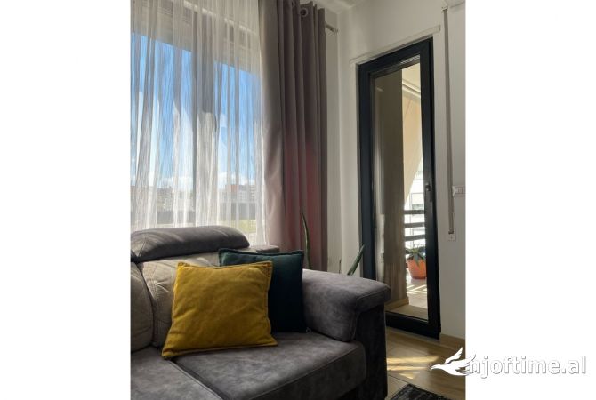 Makina me qera 2+1 ne Tirane - 800 Euro