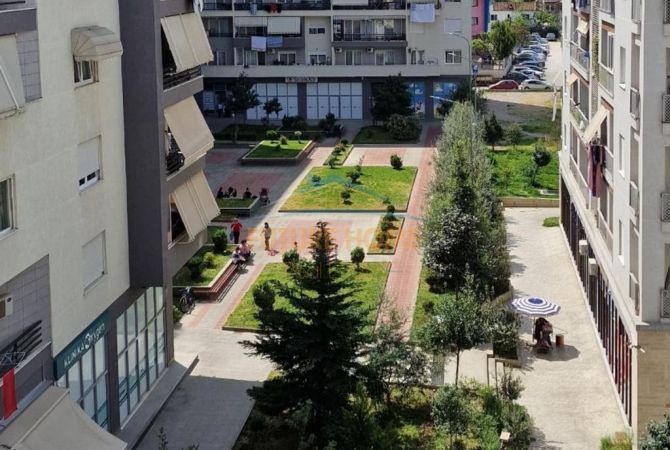 	Qera, Ambient Biznesi, Komuna e Parisit, Tiranë