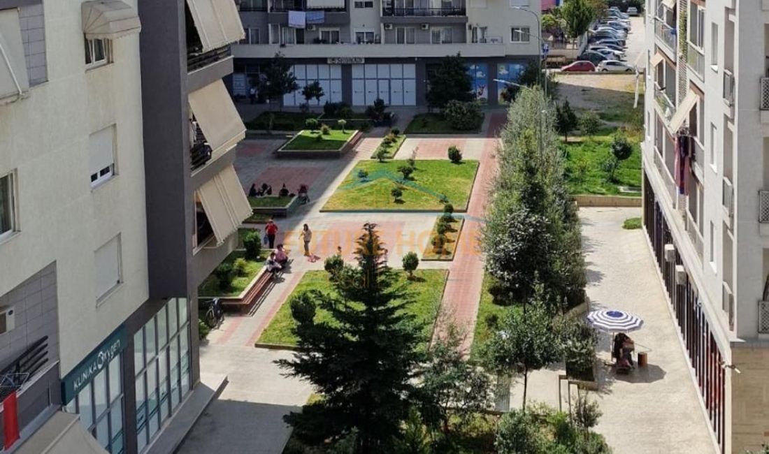 	Qera, Ambient Biznesi, Komuna e Parisit, Tirane