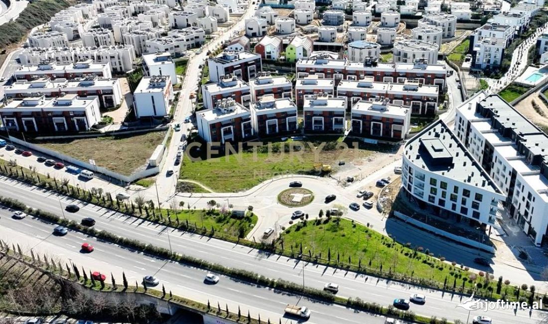 Appartamento in vendita a Tirana 2+1, Arredato