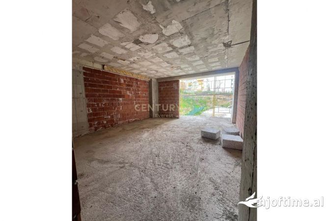 Shtepi ne shitje Apartament ne Tirane, 1+1, Mobilimi Bosh, pa mobiluar, Pagesa 116,250  Euro.