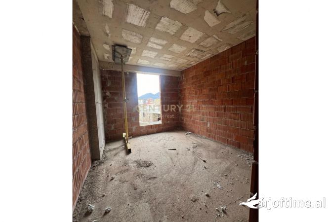 Shtepi ne shitje Apartament ne Tirane, 1+1, Mobilimi Bosh, pa mobiluar, Pagesa 116,250  Euro.