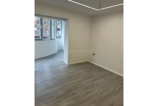 Business Property for Rent 3+1 in Tirana - 550 Euro