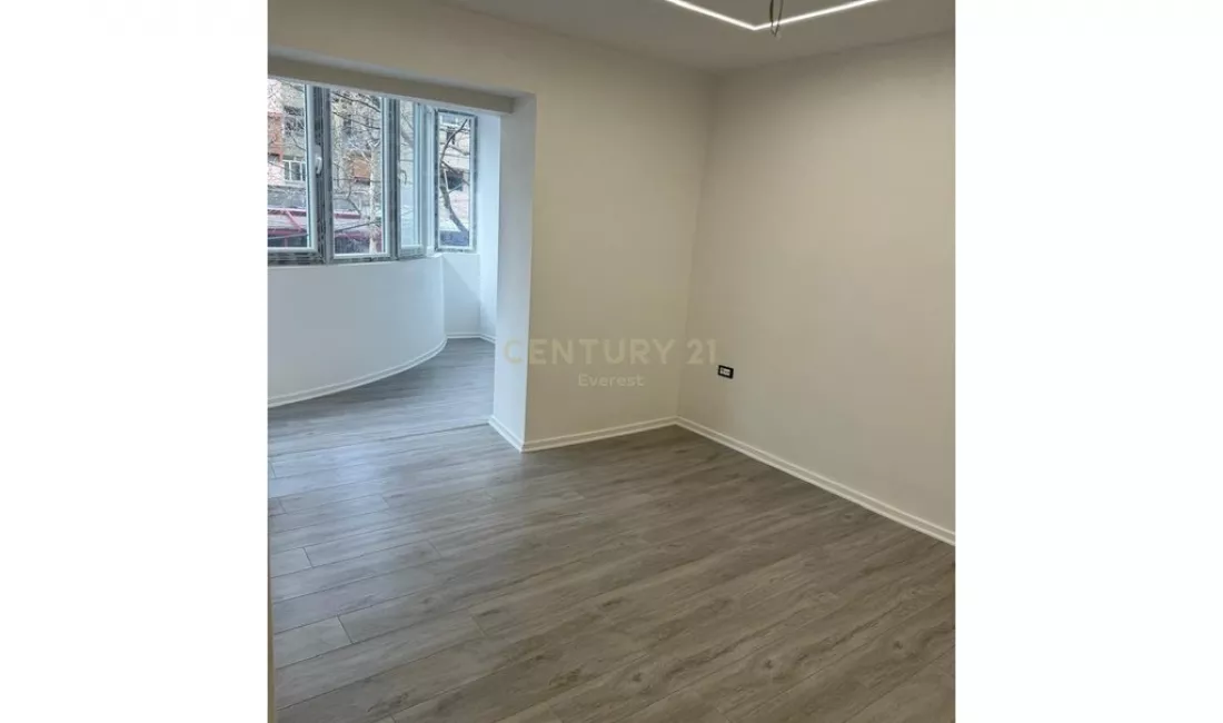 RRUGA BARDHYL, AMBIENT PER ZYRA ME QIRA